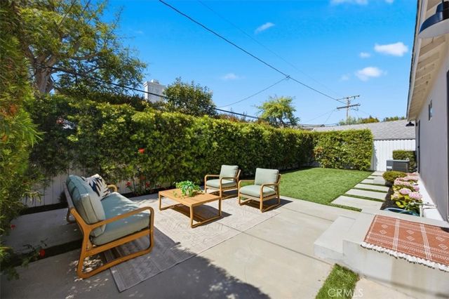 2420 Robinson Street, Redondo Beach, CA 90278