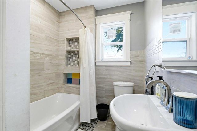 115 6th Avenue, Baraboo, WI 53913