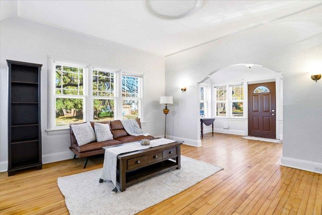 115 6th Avenue, Baraboo, WI 53913