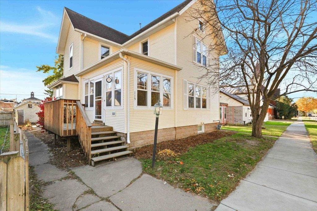 115 6th Avenue, Baraboo, WI 53913