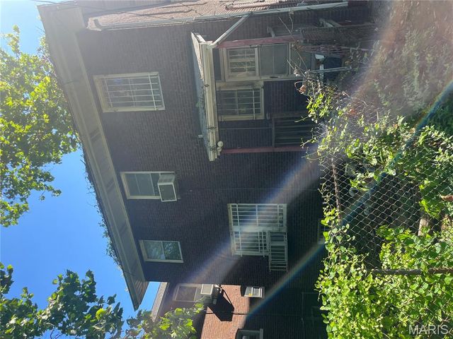 5968 DeGiverville Ave, St Louis, MO 63112