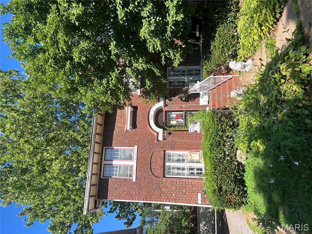 5968 DeGiverville Ave, St Louis, MO 63112