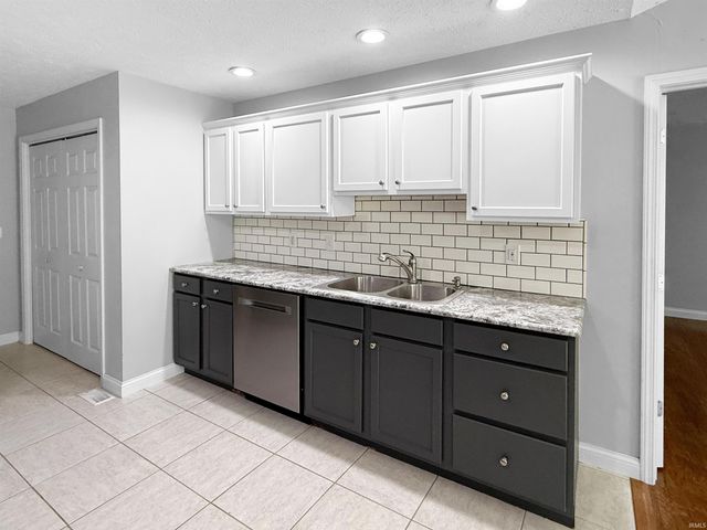 7740 Miranda Drive, Evansville, IN 47711