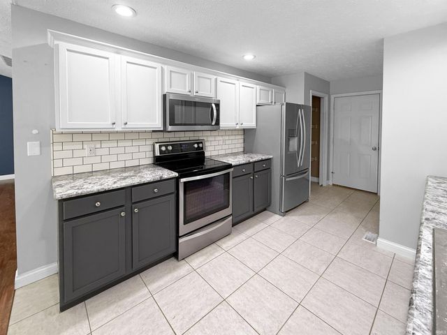 7740 Miranda Drive, Evansville, IN 47711