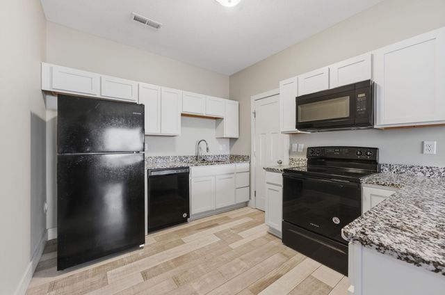 8110-8112 E 34th Ct S, Wichita, KS 67210