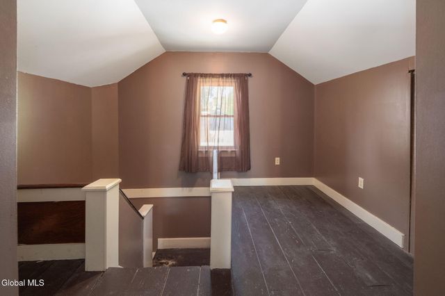 1045 Balltown Road, Niskayuna, NY 12309