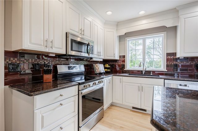 31 Captiva Crossing, Perinton, NY 14450