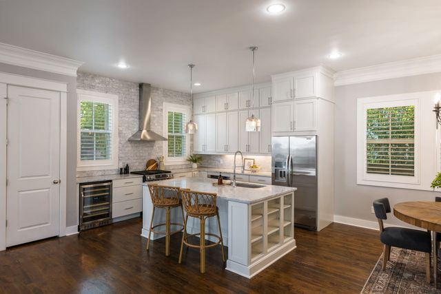 908B Gale Ln, Nashville, TN 37204