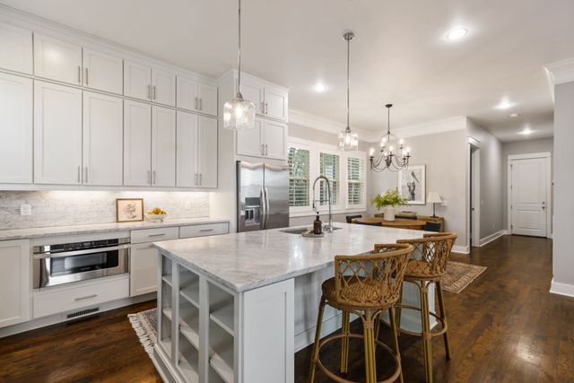 908B Gale Ln, Nashville, TN 37204
