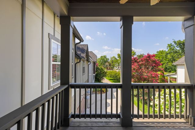 908B Gale Ln, Nashville, TN 37204