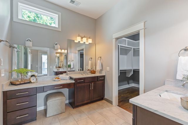 908B Gale Ln, Nashville, TN 37204