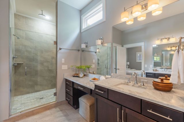 908B Gale Ln, Nashville, TN 37204