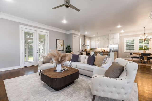 908B Gale Ln, Nashville, TN 37204