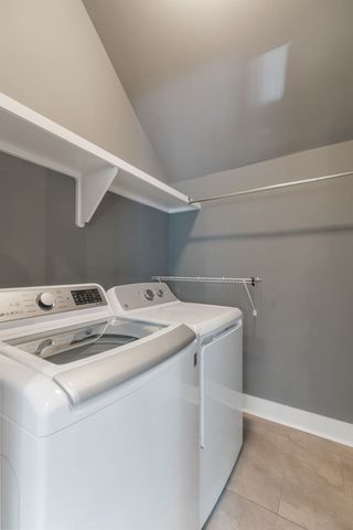 908B Gale Ln, Nashville, TN 37204