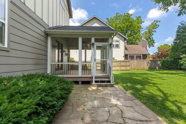 908B Gale Ln, Nashville, TN 37204