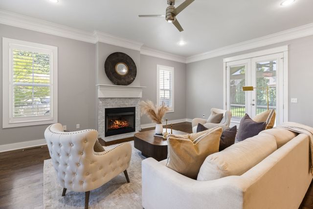 908B Gale Ln, Nashville, TN 37204