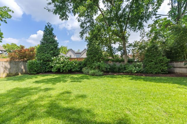 908B Gale Ln, Nashville, TN 37204