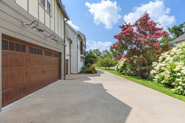 908B Gale Ln, Nashville, TN 37204
