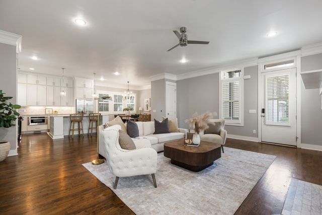 908B Gale Ln, Nashville, TN 37204