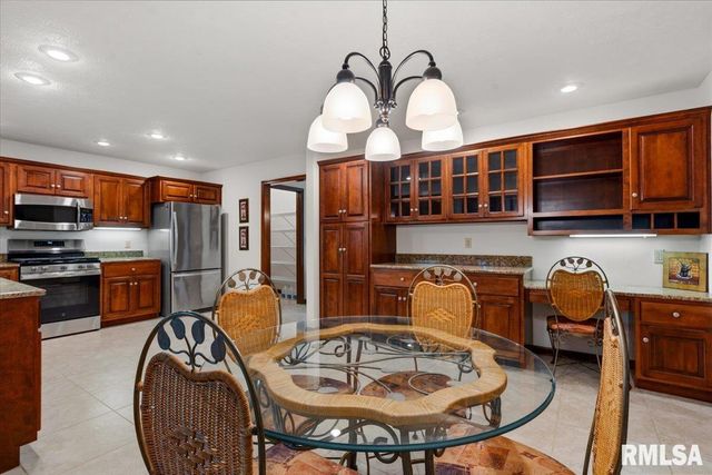 2013 Redlands Drive, Springfield, IL 62711