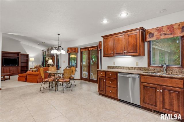2013 Redlands Drive, Springfield, IL 62711
