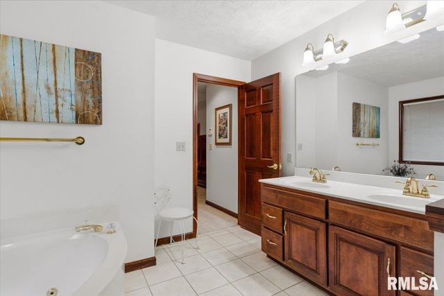 2013 Redlands Drive, Springfield, IL 62711