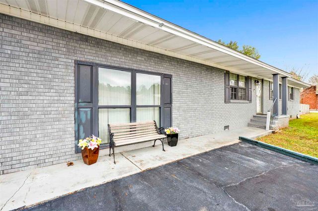 5720 Perkins St, Pensacola, FL 32526