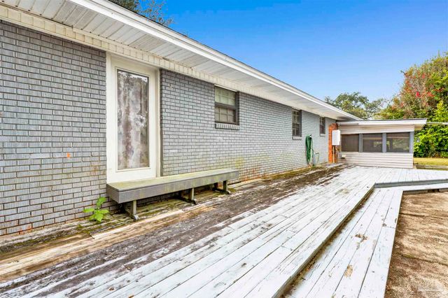 5720 Perkins St, Pensacola, FL 32526