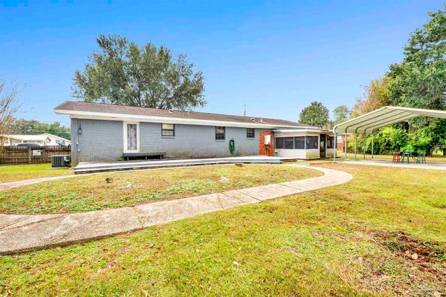 5720 Perkins St, Pensacola, FL 32526