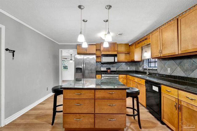 5720 Perkins St, Pensacola, FL 32526