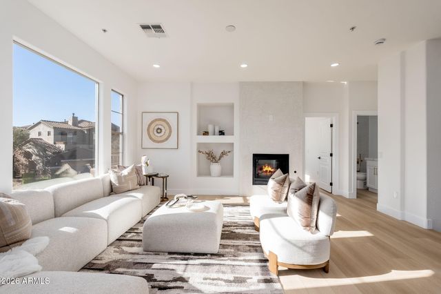 19475 N GRAYHAWK Drive 2116, Scottsdale, AZ 85255