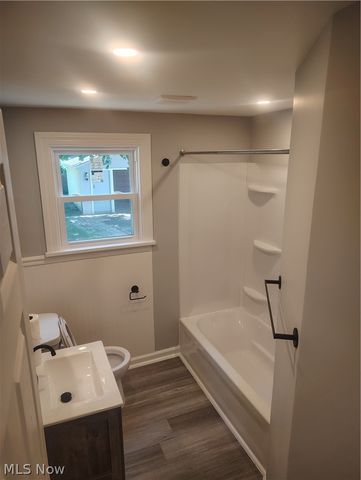 21 Fernwood Avenue, Youngstown, OH 44509