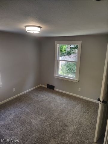 21 Fernwood Avenue, Youngstown, OH 44509