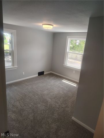 21 Fernwood Avenue, Youngstown, OH 44509