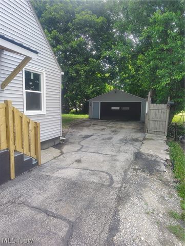 21 Fernwood Avenue, Youngstown, OH 44509
