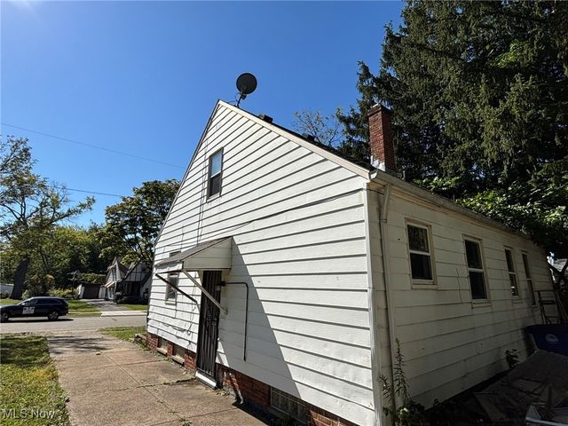 16015 S Lotus Drive, Cleveland, OH 44128