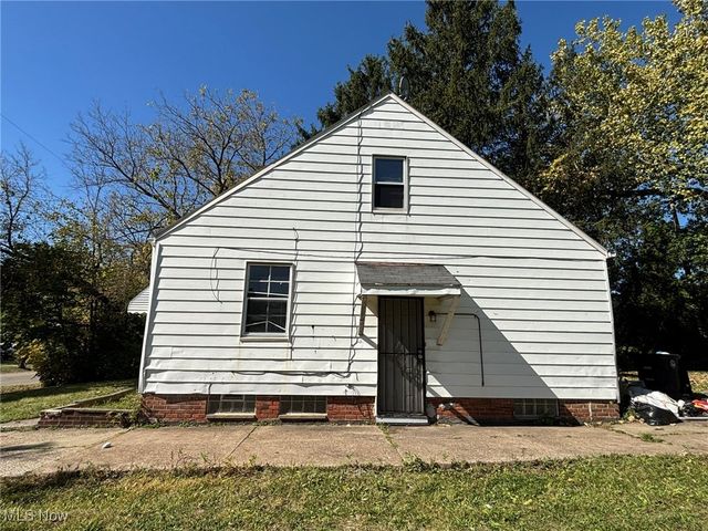 16015 S Lotus Drive, Cleveland, OH 44128