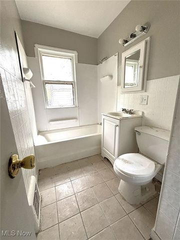 16015 S Lotus Drive, Cleveland, OH 44128