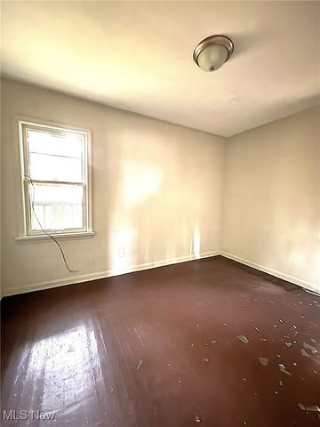 16015 S Lotus Drive, Cleveland, OH 44128