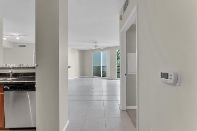 2421 NE 65th St 403, Fort Lauderdale, FL 33308