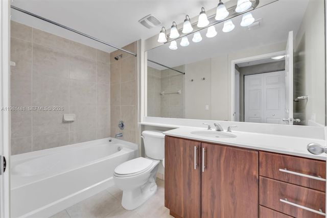 2421 NE 65th St 403, Fort Lauderdale, FL 33308