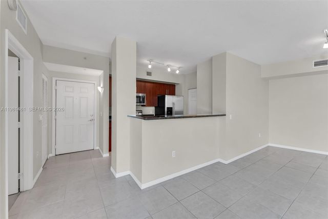 2421 NE 65th St 403, Fort Lauderdale, FL 33308