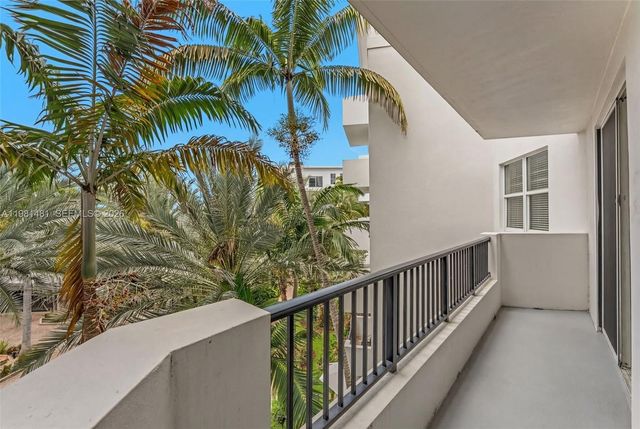 2421 NE 65th St 403, Fort Lauderdale, FL 33308