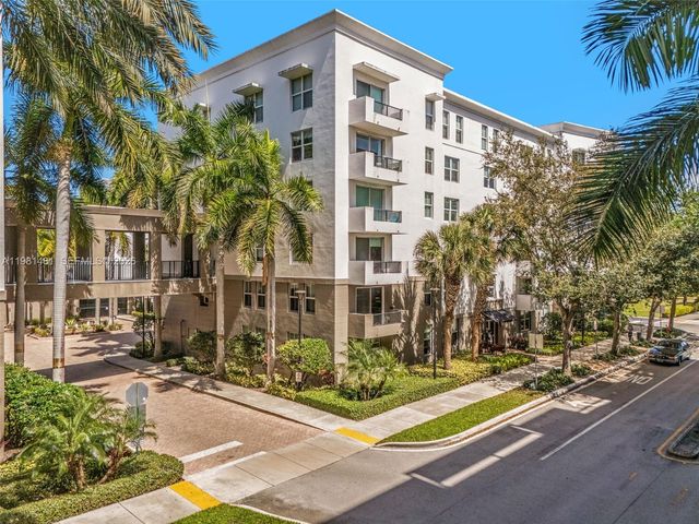 2421 NE 65th St 403, Fort Lauderdale, FL 33308