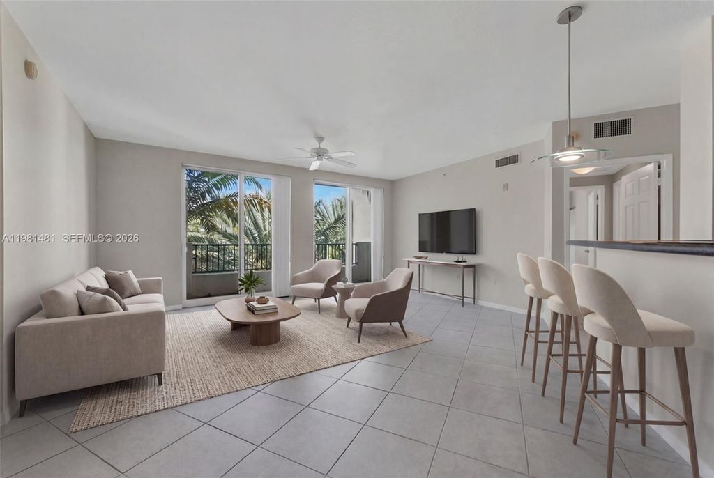 2421 NE 65th St 403, Fort Lauderdale, FL 33308