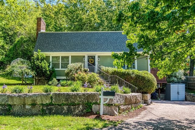 33 Overlook Ave, Dedham, MA 02026