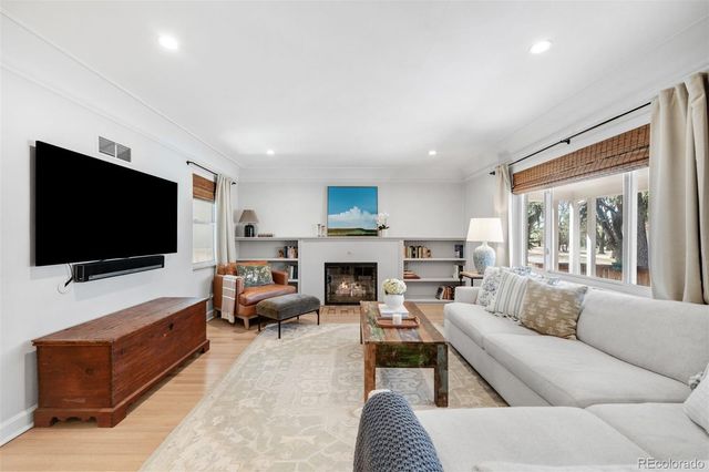 1130 L N Monaco Parkway, Denver, CO 80220