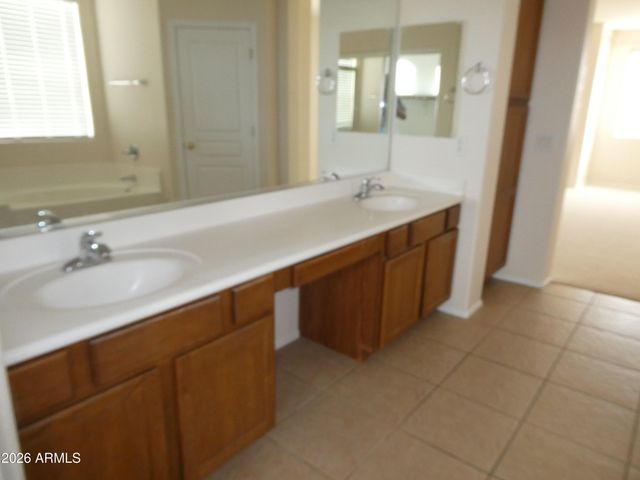 8812 W GLENN Drive, Glendale, AZ 85305
