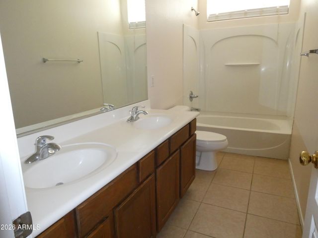 8812 W GLENN Drive, Glendale, AZ 85305