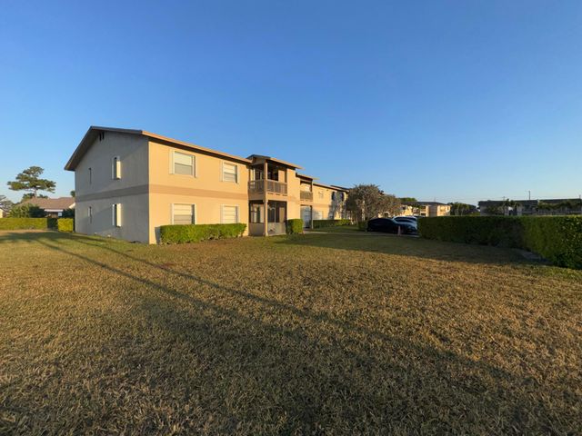 1798 Abbey Road 207, West Palm Beach, FL 33415